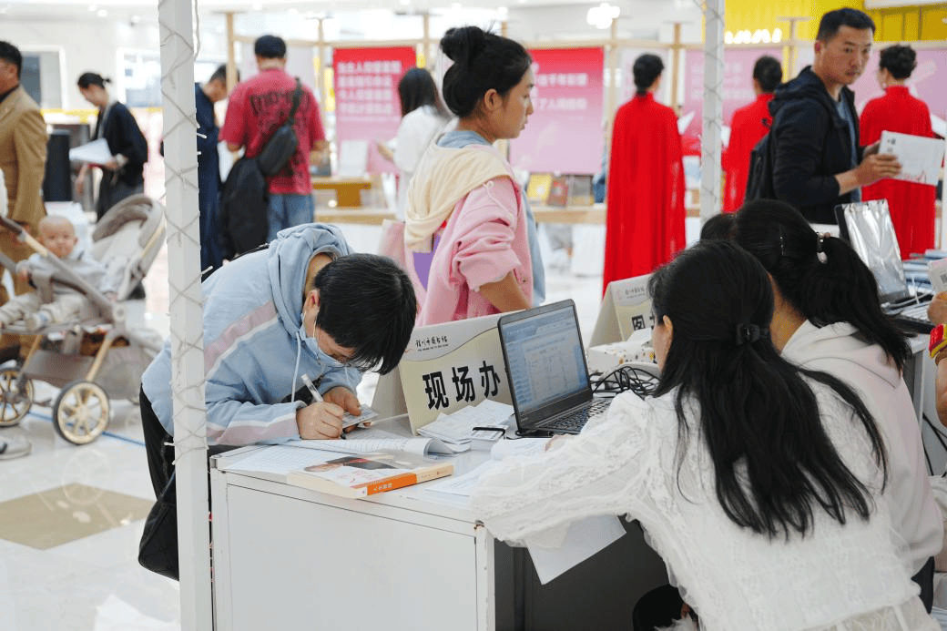 图书馆国庆活动赋能城市文化新场景OG真人当商圈融入阅读：银川市(图2)