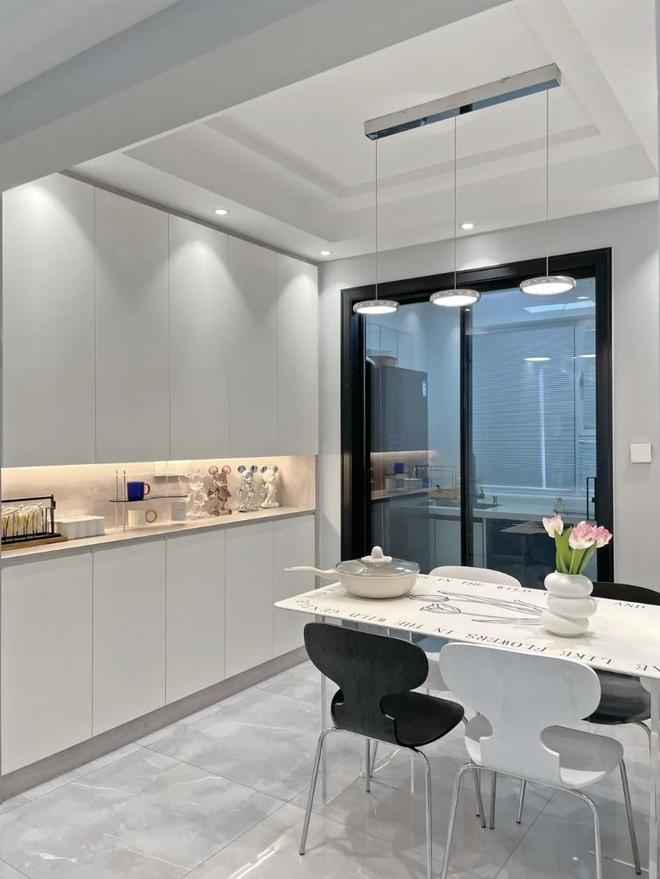 把140㎡家装得堪称教科书太高级了OG真人山东夫妻拒绝“过度装修”(图3)